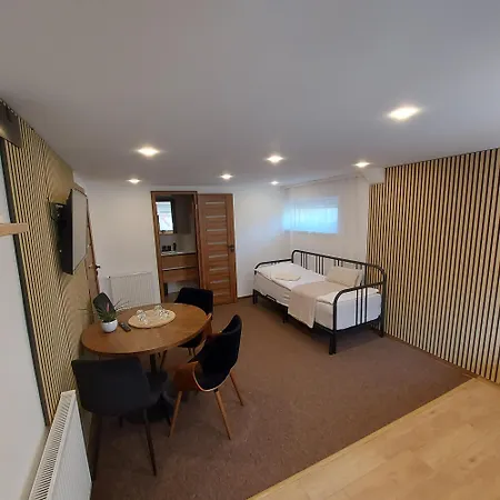 Lenka 104 * Bešeňová