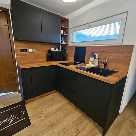 Lenka 104 Bešeňová