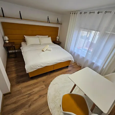 Lenka 104 * Bešeňová